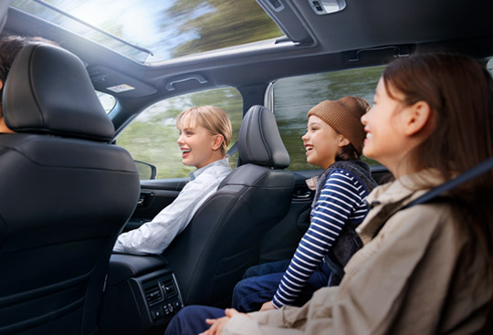 <sg-lang1>Power-sliding, Tilt-adjustable Glass Sunroof</sg-lang1><sg-lang2>فتحة سقف زجاجية كهربائية قابلة للإمالة</sg-lang2><sg-lang3></sg-lang3>